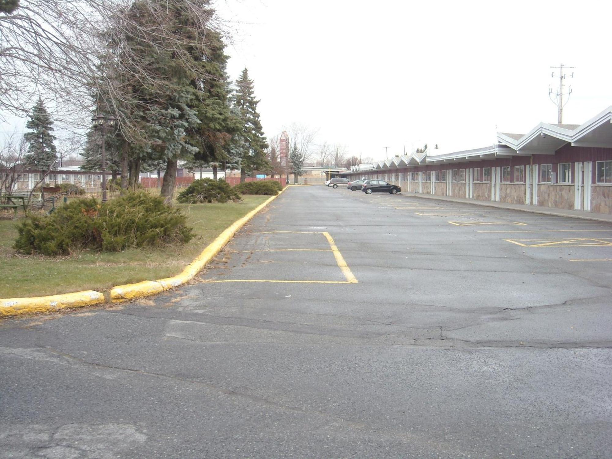 Grand Motel Saint-Hubert Longueuil Eksteriør billede