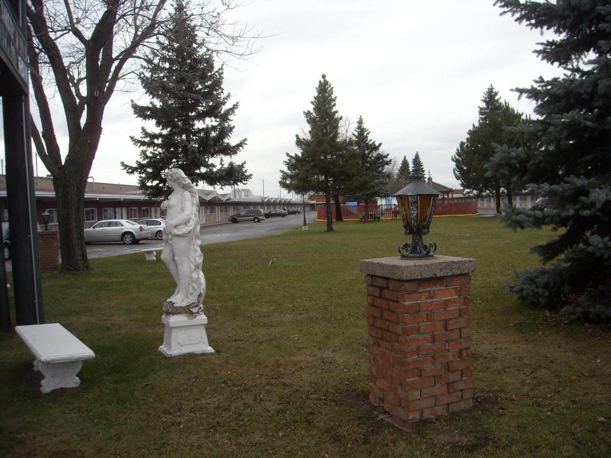 Grand Motel Saint-Hubert Longueuil Eksteriør billede