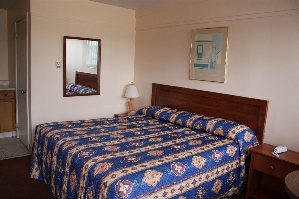 Grand Motel Saint-Hubert Longueuil Eksteriør billede