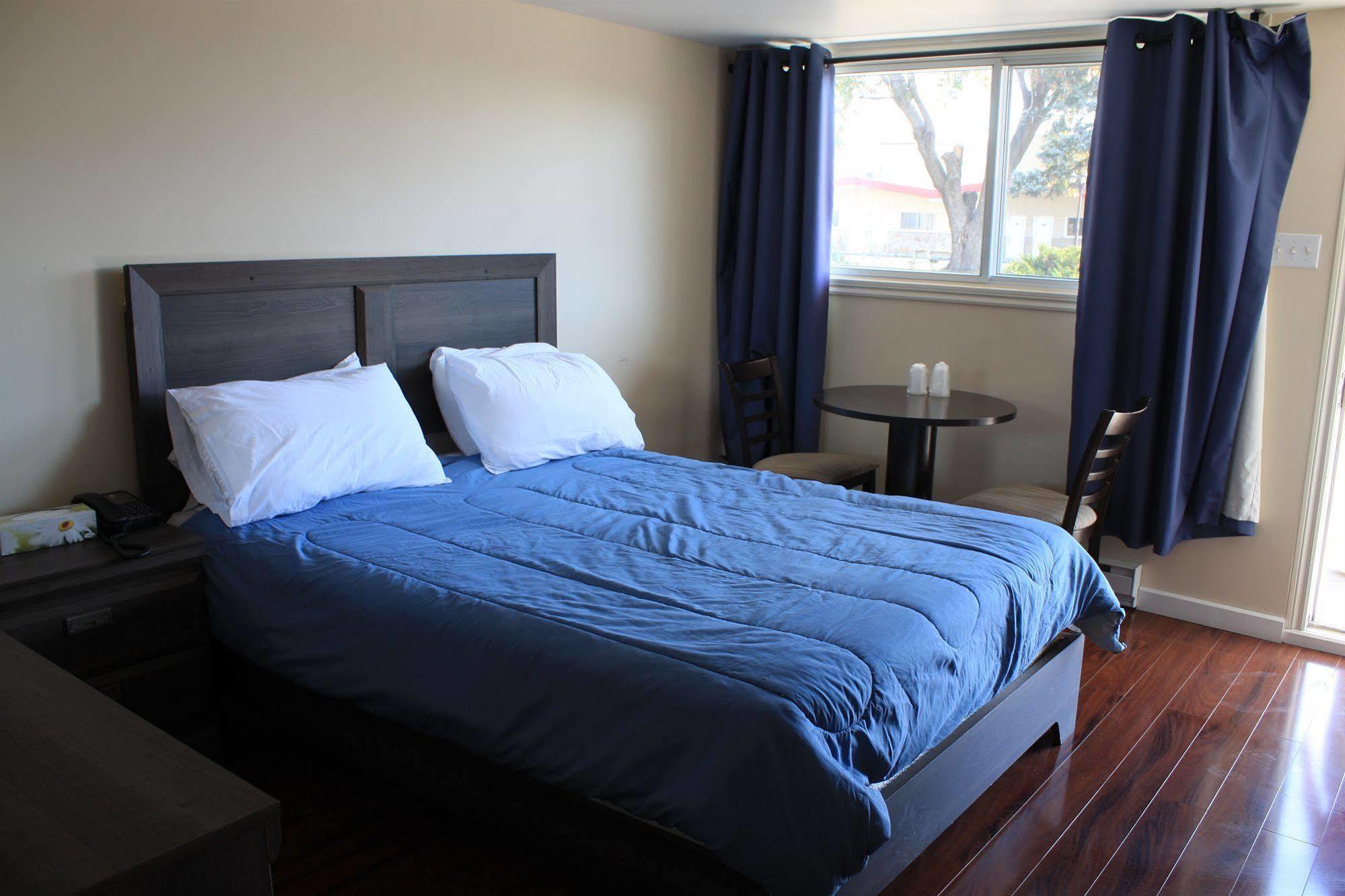 Grand Motel Saint-Hubert Longueuil Eksteriør billede