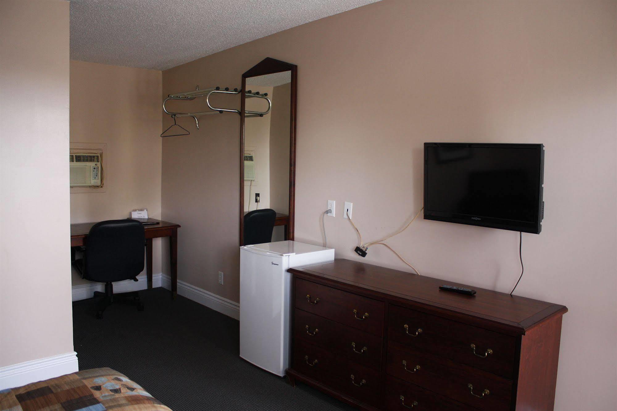 Grand Motel Saint-Hubert Longueuil Eksteriør billede