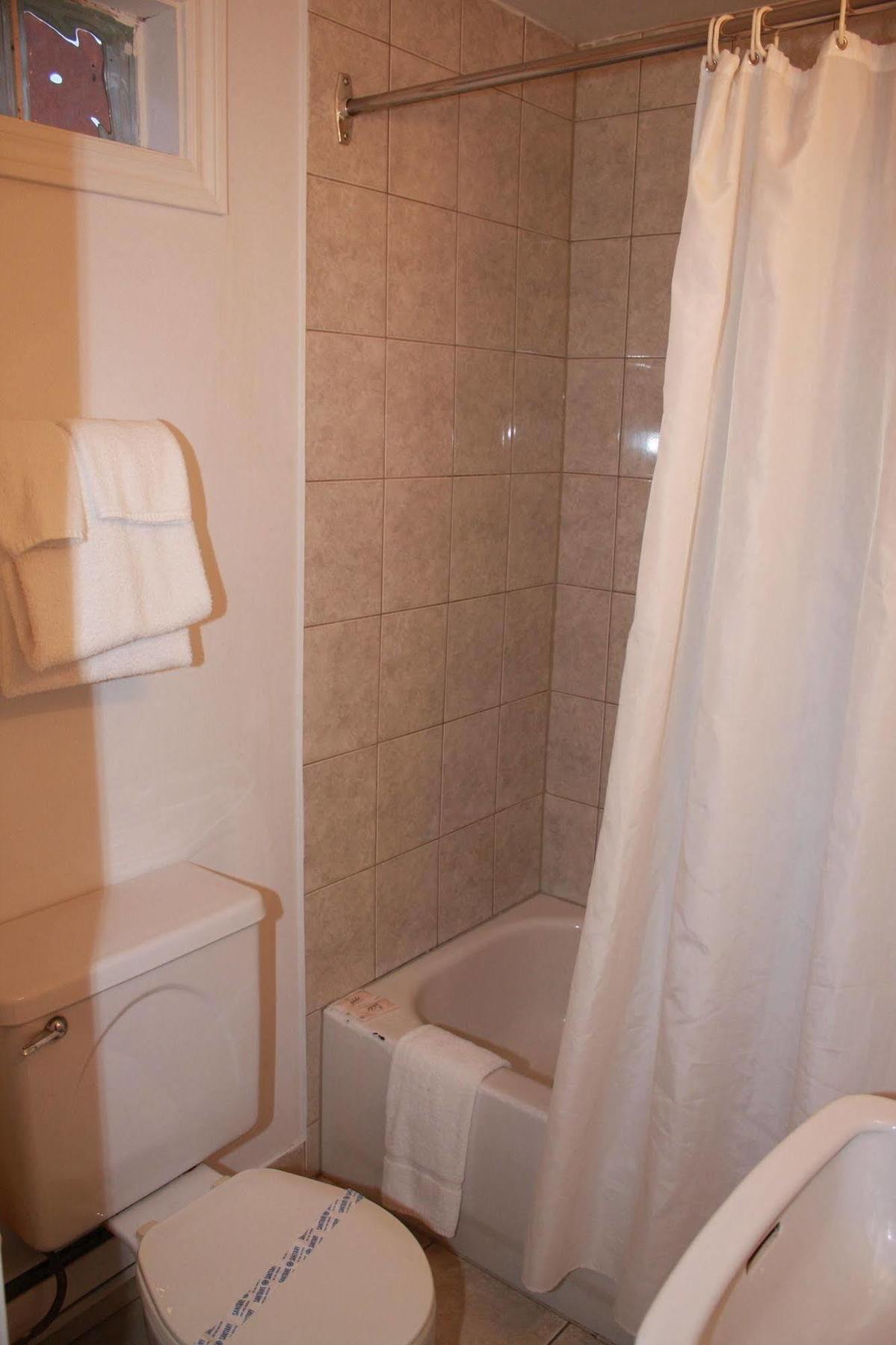 Grand Motel Saint-Hubert Longueuil Eksteriør billede