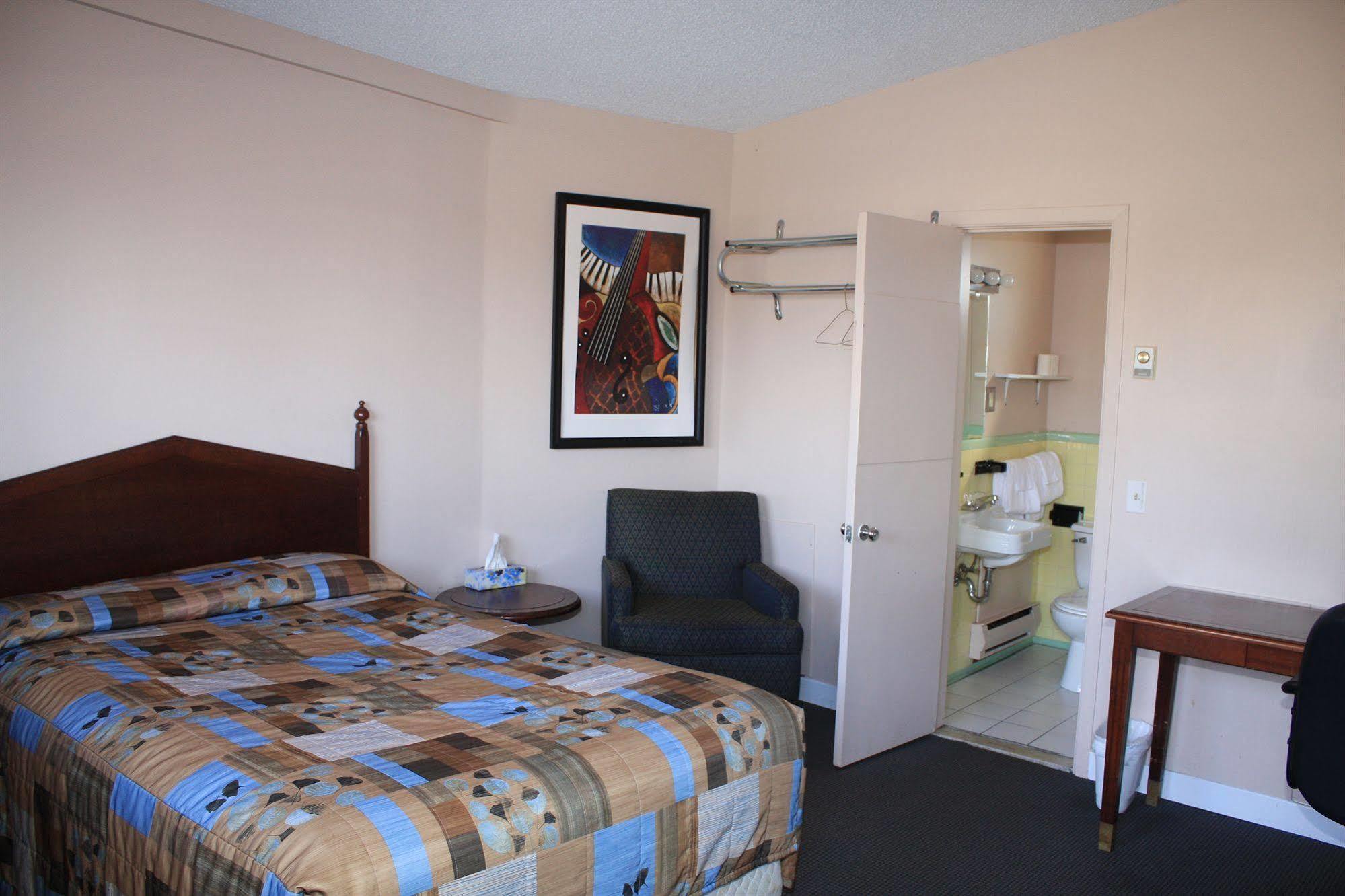 Grand Motel Saint-Hubert Longueuil Eksteriør billede