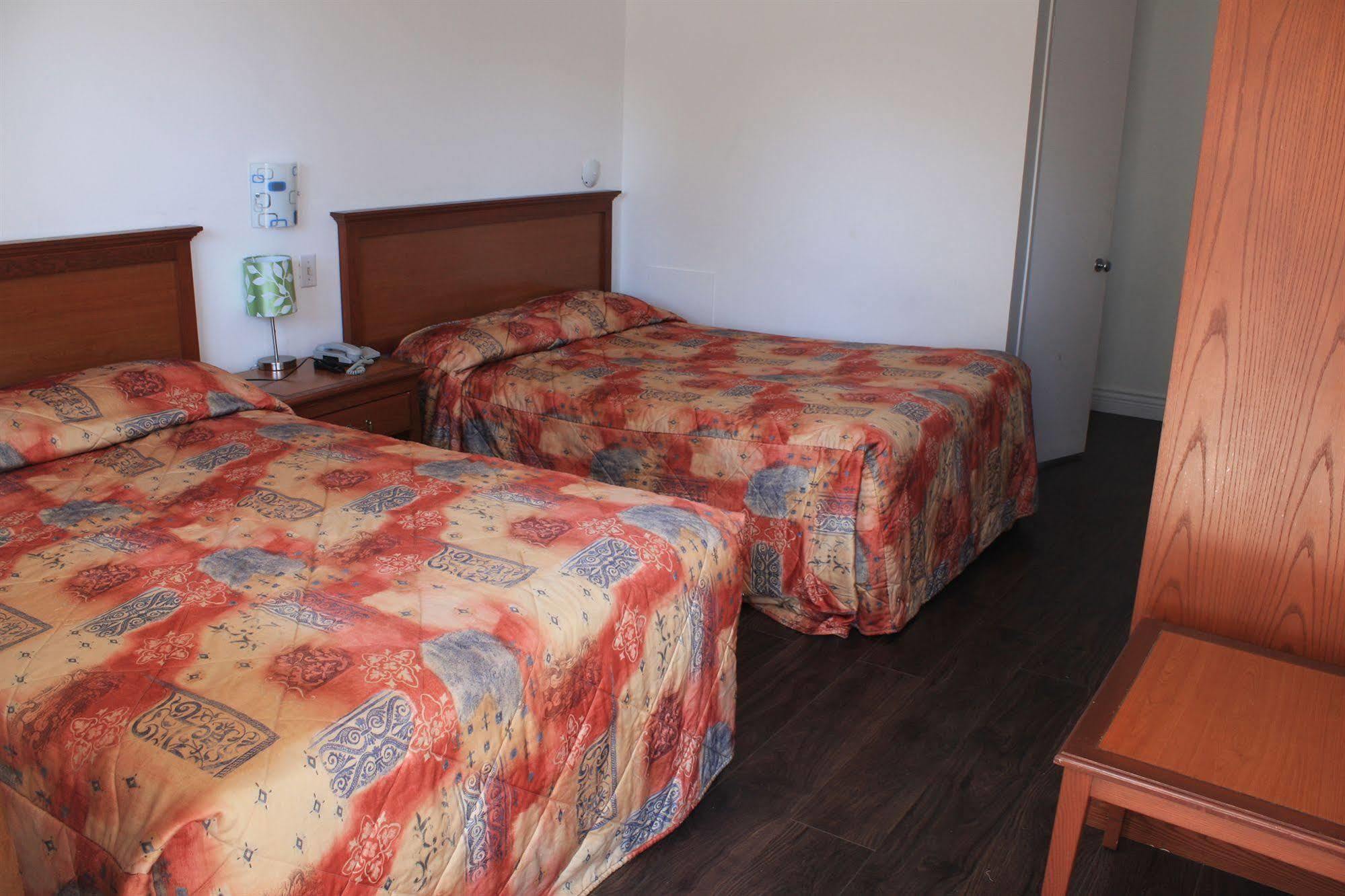 Grand Motel Saint-Hubert Longueuil Eksteriør billede