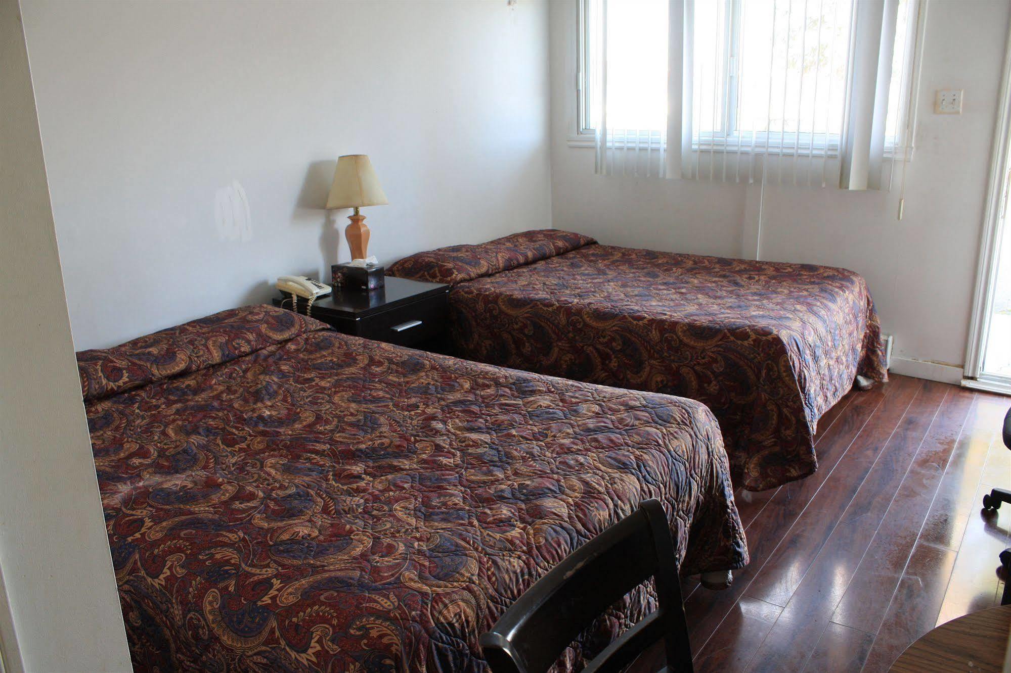 Grand Motel Saint-Hubert Longueuil Eksteriør billede