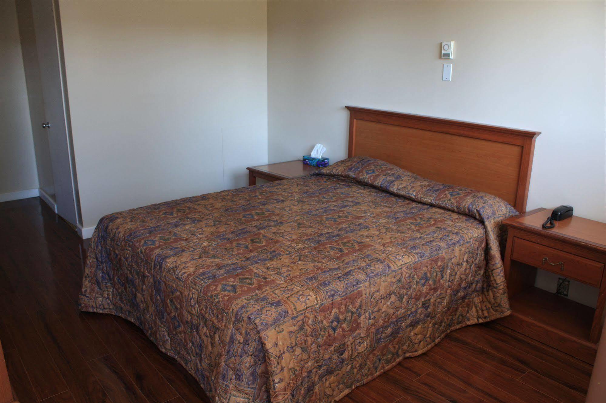Grand Motel Saint-Hubert Longueuil Eksteriør billede