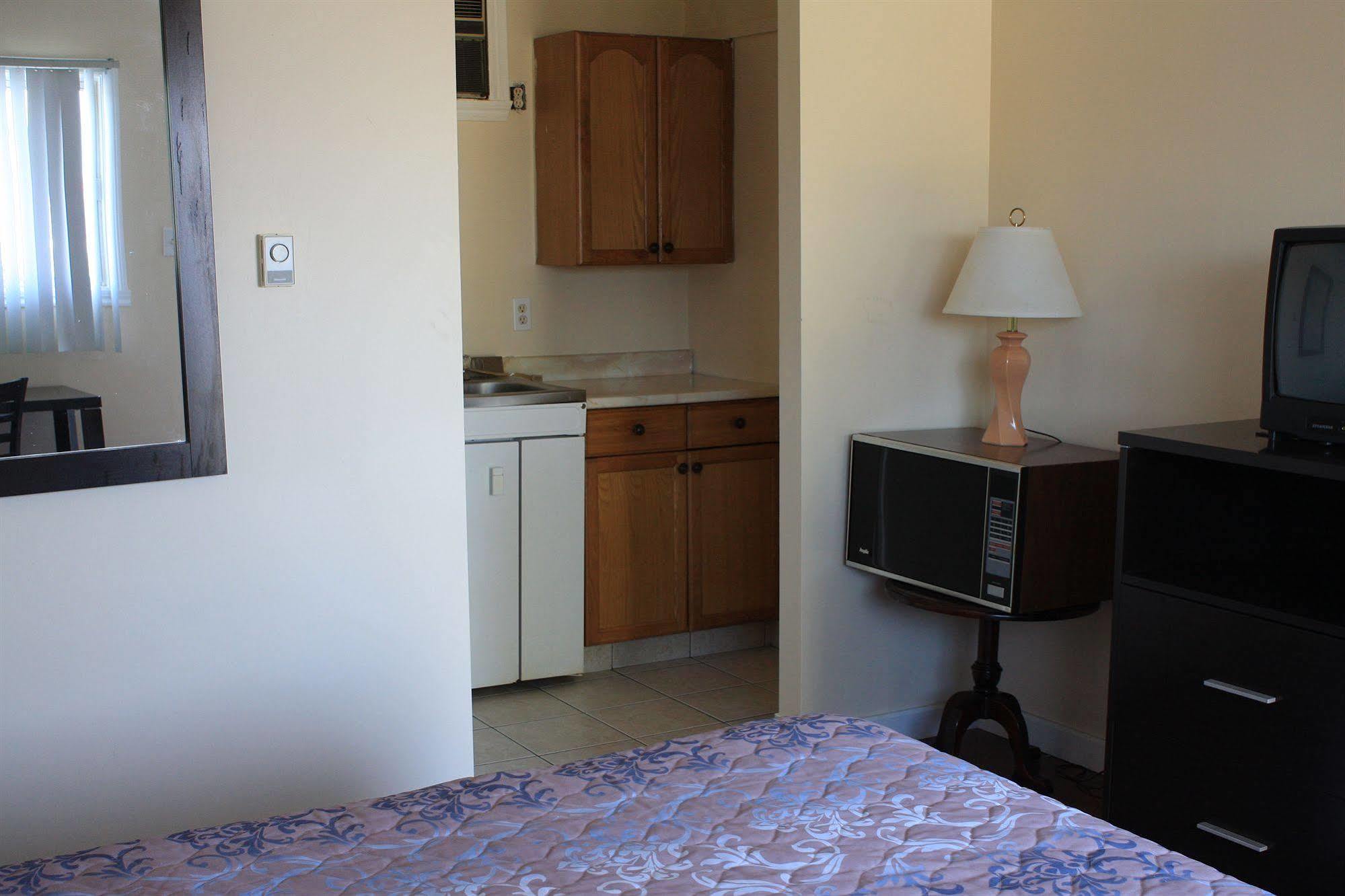 Grand Motel Saint-Hubert Longueuil Eksteriør billede