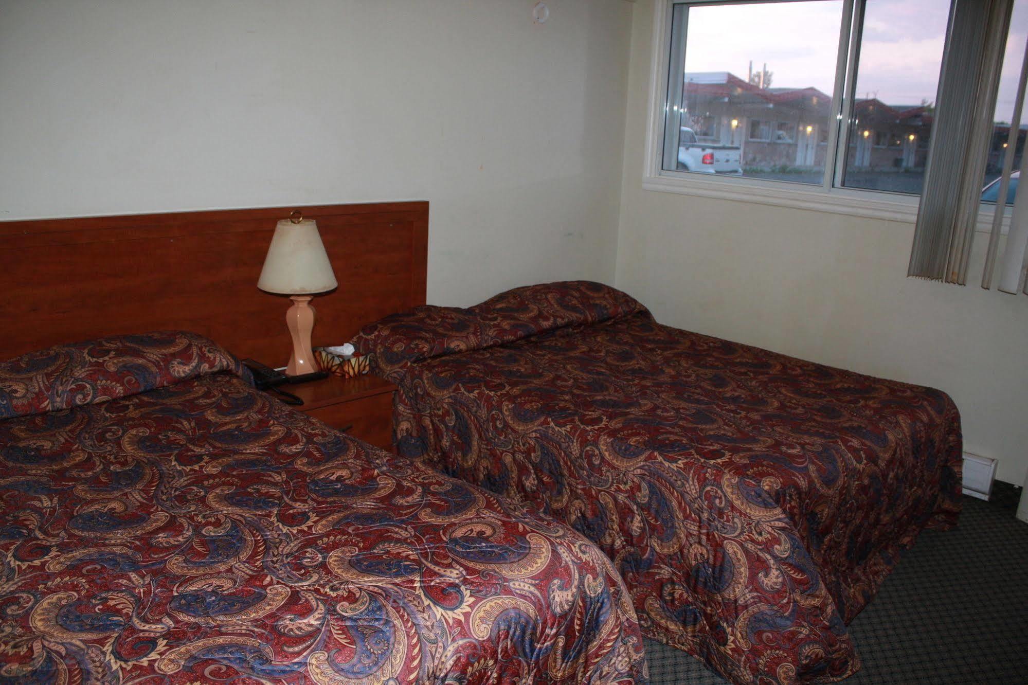 Grand Motel Saint-Hubert Longueuil Eksteriør billede