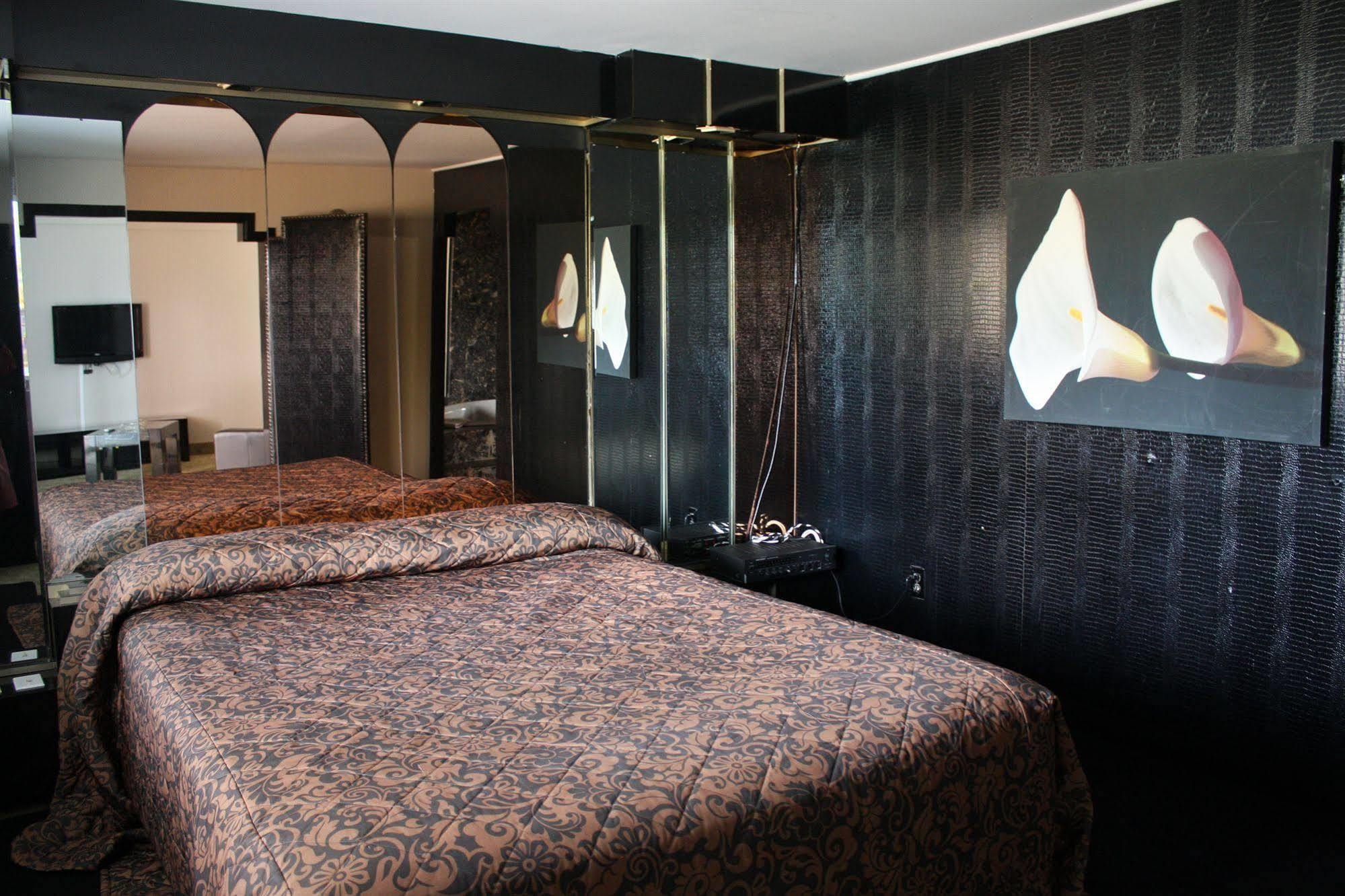 Grand Motel Saint-Hubert Longueuil Eksteriør billede